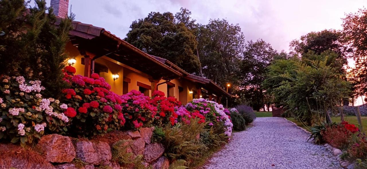 Casas Rurales Entrecastanos Onís Esterno foto