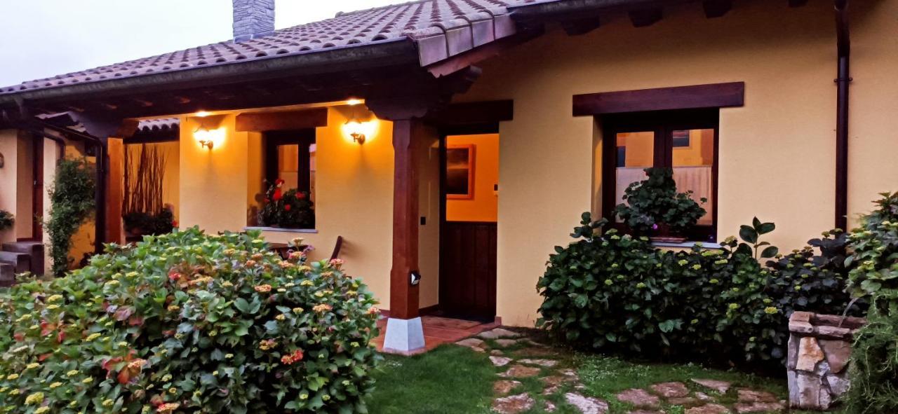 Casas Rurales Entrecastanos Onís Esterno foto