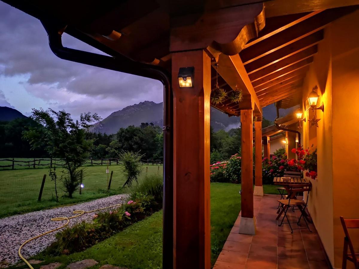 Casas Rurales Entrecastanos Onís Esterno foto