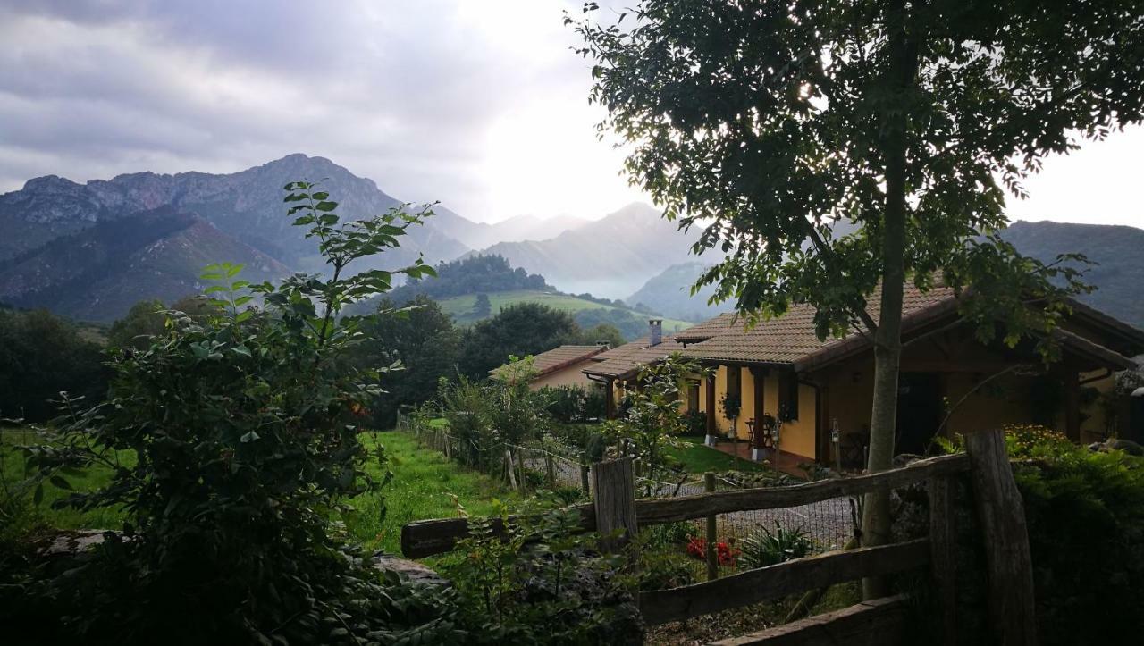 Casas Rurales Entrecastanos Onís Esterno foto