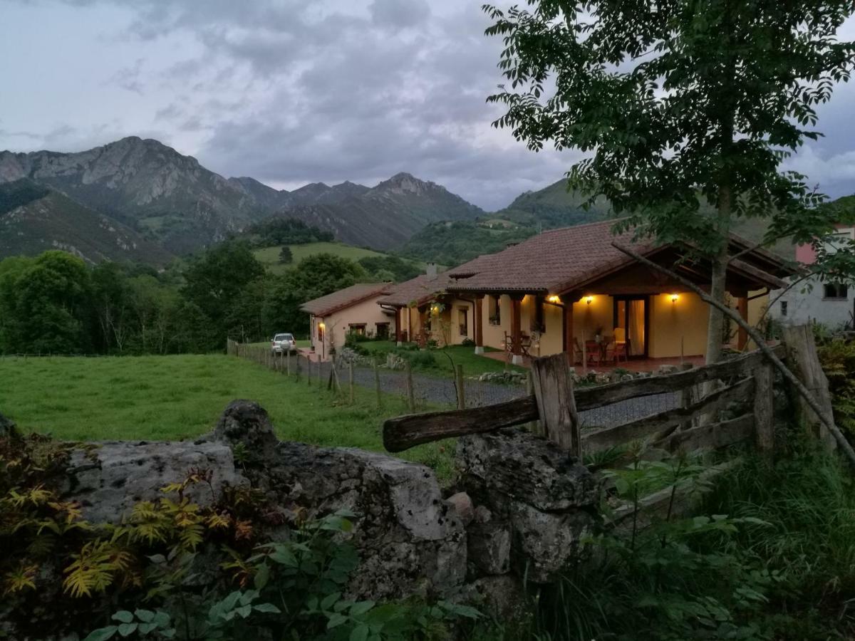 Casas Rurales Entrecastanos Onís Esterno foto